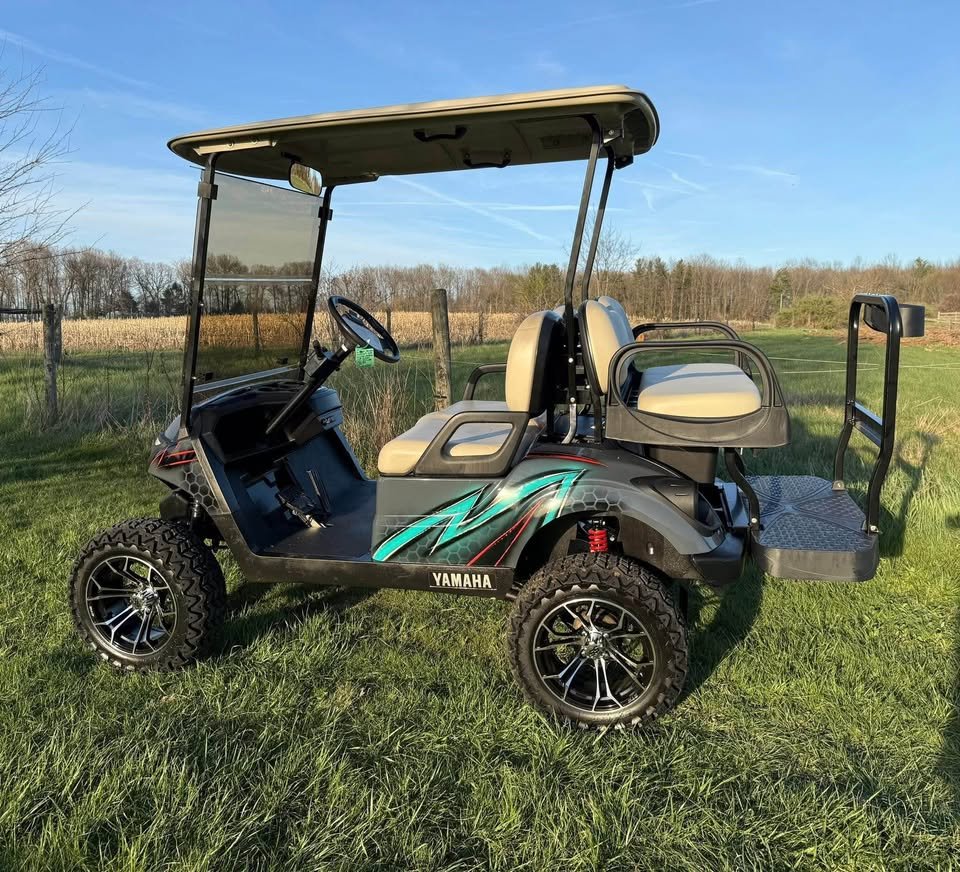 2021 Yamaha drive 2 lifted gas golf cart - Image 3
