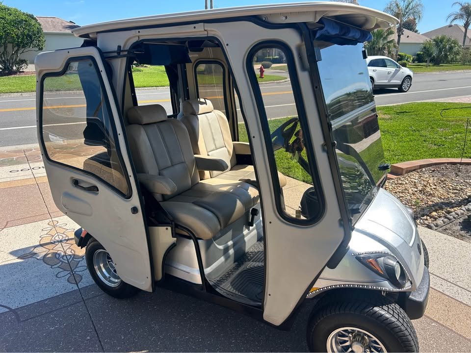 Absolutely beautiful 2013 Yamaha gas Golf car - Image 4