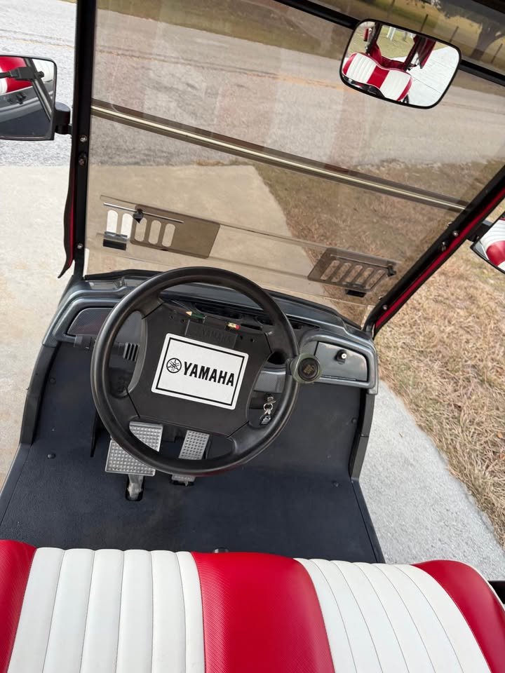 Yahama golf cart high speed street ready excellent condition - Image 4
